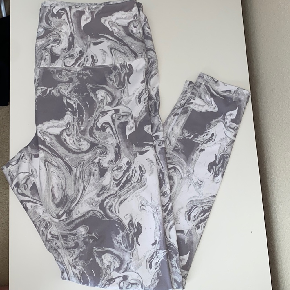 Zella full length size XL gray white marble color way